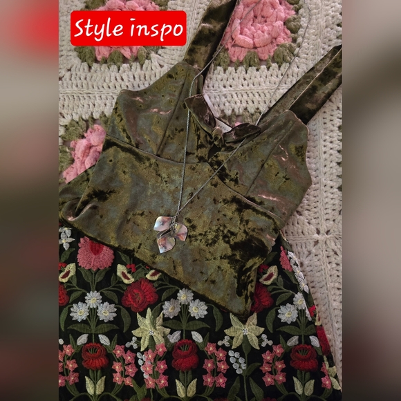 Lucy Paris Womens Size Small Embroidered Rose Floral Black Mini Skirt - Picture 8 of 8